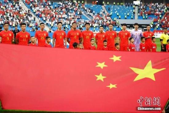 ......与此同时，兴奋不已的秦刚，正挨个给叶辰想邀请的对象打电话。